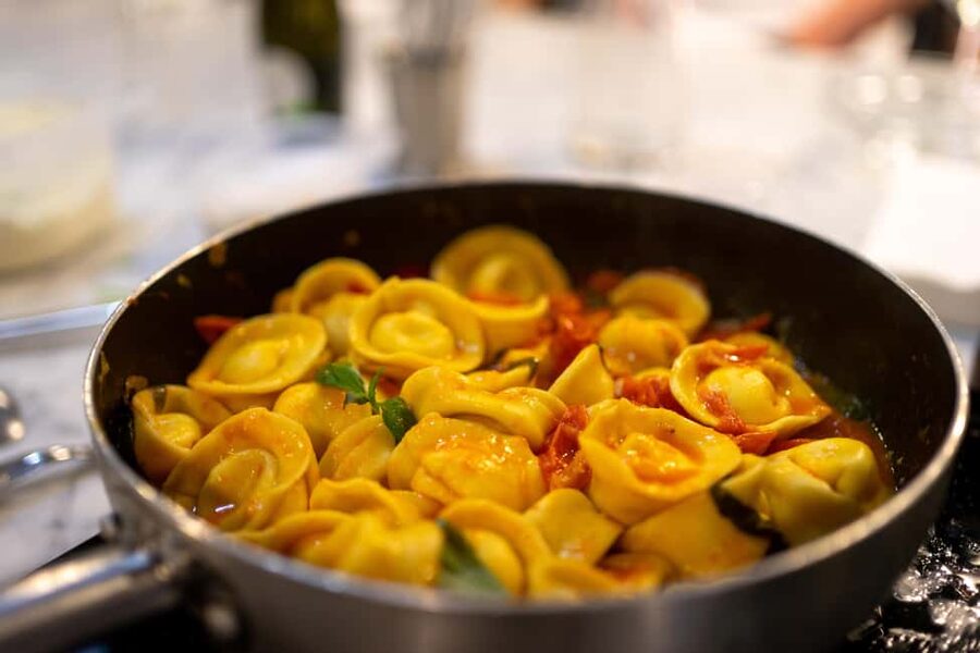 Milan: Pasta Class with Gelato or Tiramisù & Unlimited Wine - The quick take