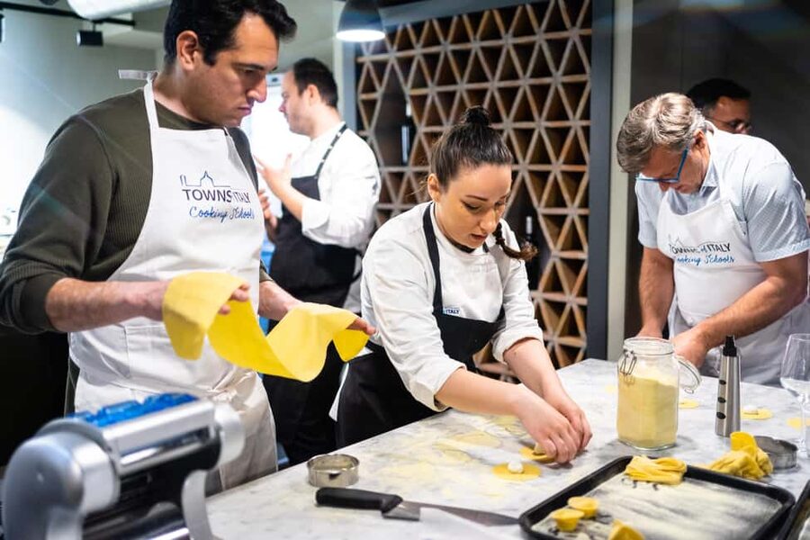 Milan: Pasta Class with Gelato or Tiramisù & Unlimited Wine - The chefs make the difference