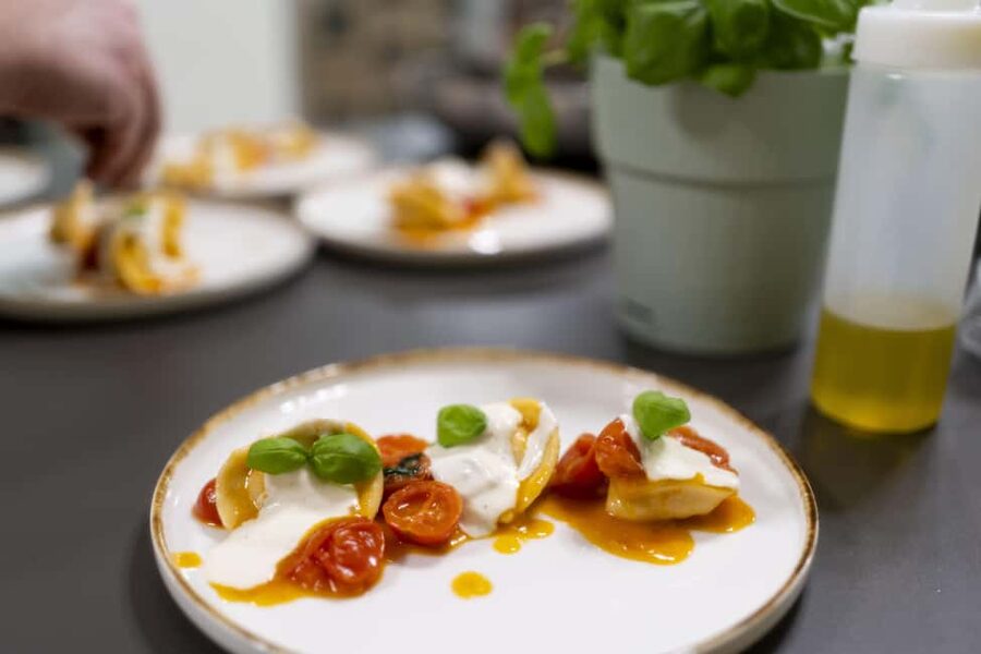 Milan: Pasta, Gnocchi and Tiramisù Cooking Class with Wine - Who should book this class