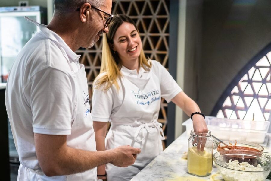 Milan: Pizza or Pasta and Gelato-Making Class with Wine - What this Milan cooking class actually feels like