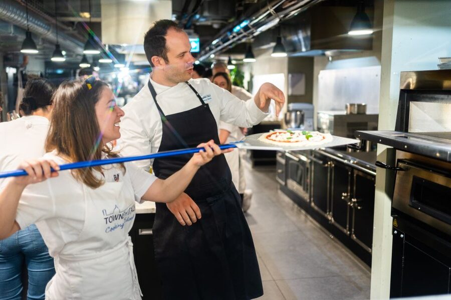 Milan: Pizza or Pasta and Gelato-Making Class with Wine - Practical details that can affect your evening