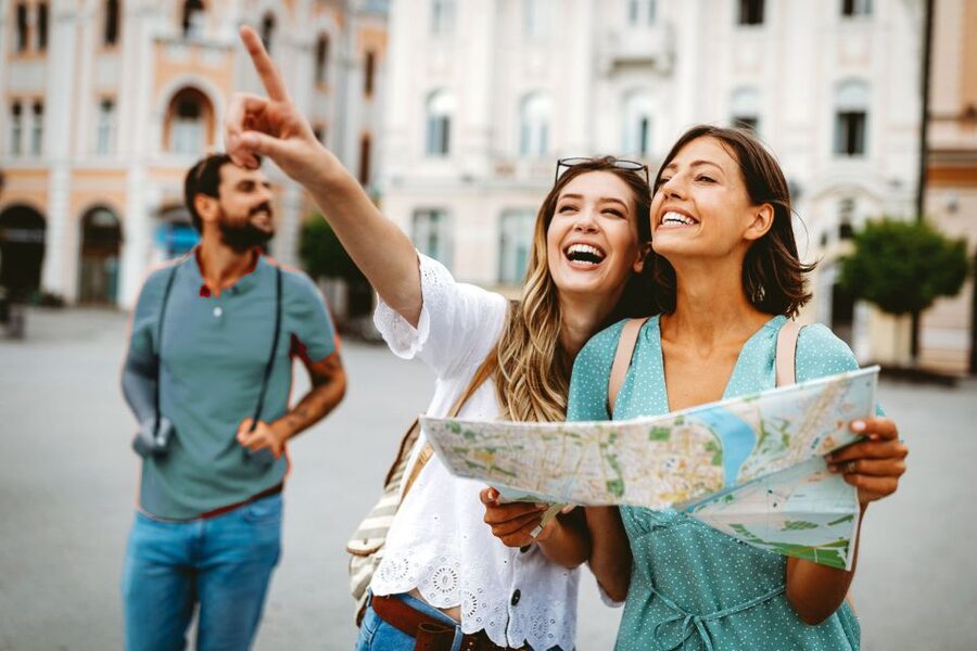 Milan: Small Group - Duomo & Rooftop, Wine & Food Tasting - Group size, guiding, and walking demands