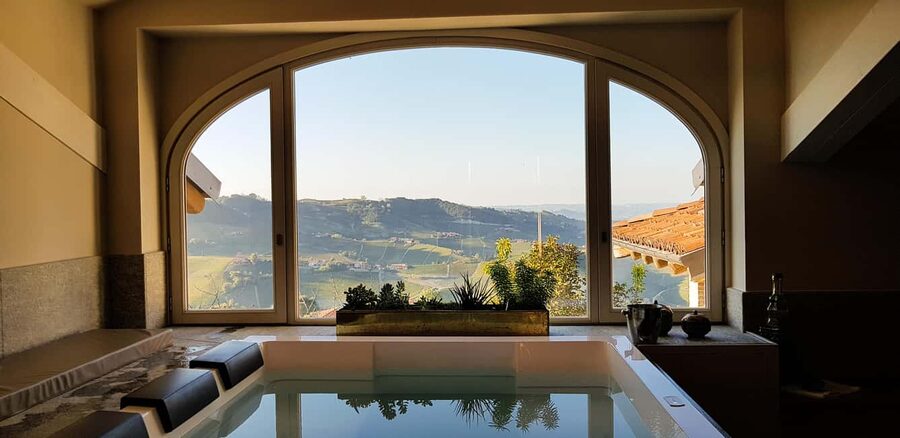 Monforte d'Alba: Jacuzzi Ritual with Wine Tasting - Arriving at La Torricella above Monforte dAlba