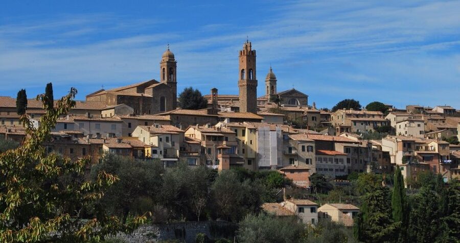 Montalcino: Brunello Wine Tasting Experience - Should you book the Brunello castle tasting?