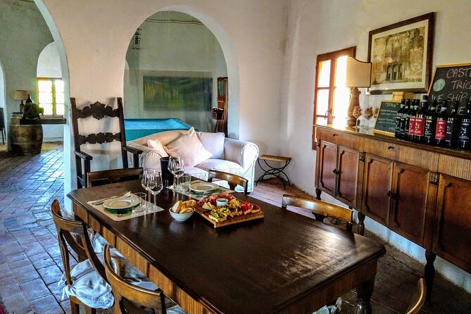 Montalcino: Brunello Wine Tasting & Lunch in a Tuscan Castle - Arriving at Castello Tricerchi