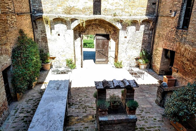 Montalcino: Brunello Wine Tasting & Lunch in a Tuscan Castle - The three-course Tuscan lunch