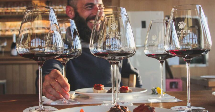 Montalcino: Guided Winery Tour & Gourmet Food Tasting - Arriving at Corte Pavone Near Montalcino