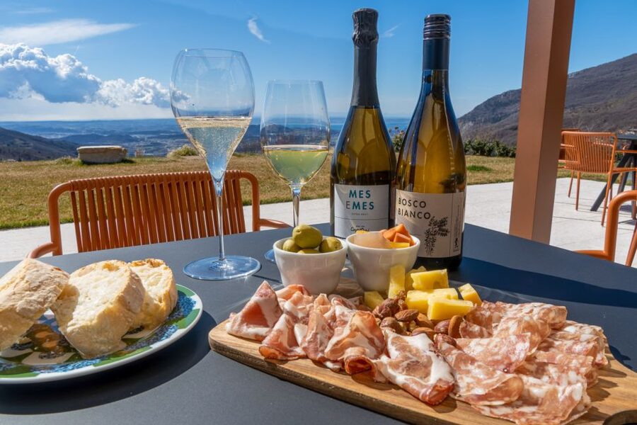 Monte Baldo: Organic Mountain Wines Tour and Tasting - Arriving at Dos dei Caporai above Lake Garda