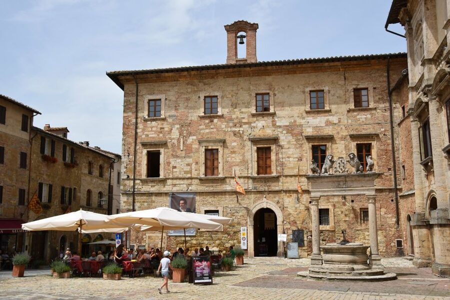 Montepulciano: Winery Tour and Tasting - Entering Montepulciano’s 16th-Century Cellar