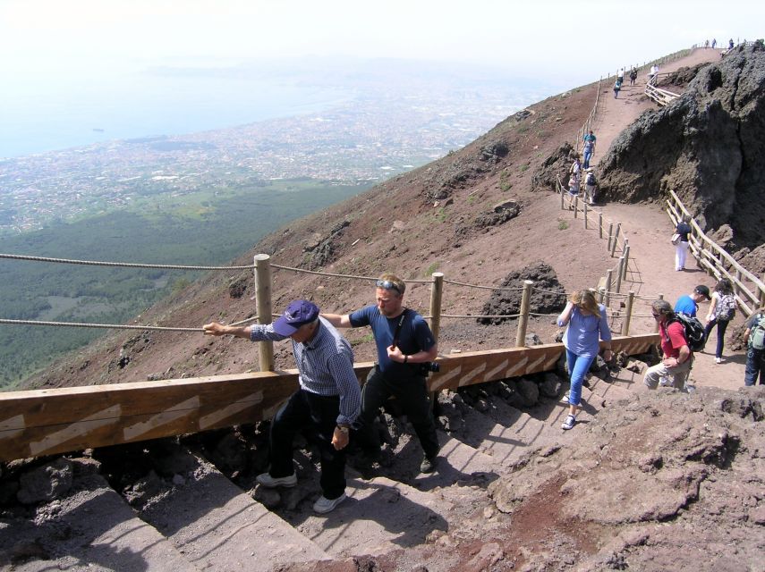Mount Vesuvius 4-Hour Volcano Tour with Wine Tasting - The crater and the Bay of Naples views