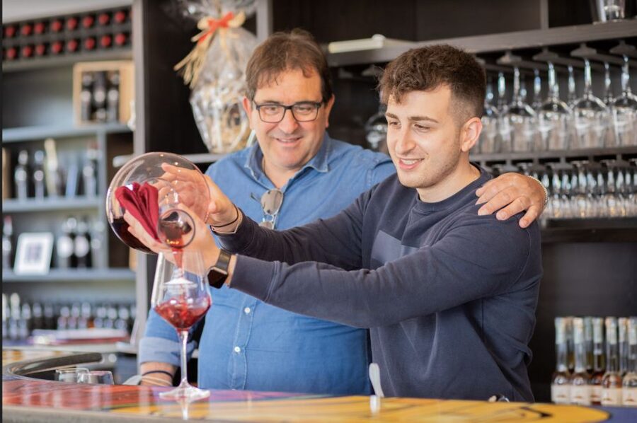 Mount Vesuvius: Vineyard Tour with Wine Tasting and Lunch - Arriving at Cantina del Vesuvio