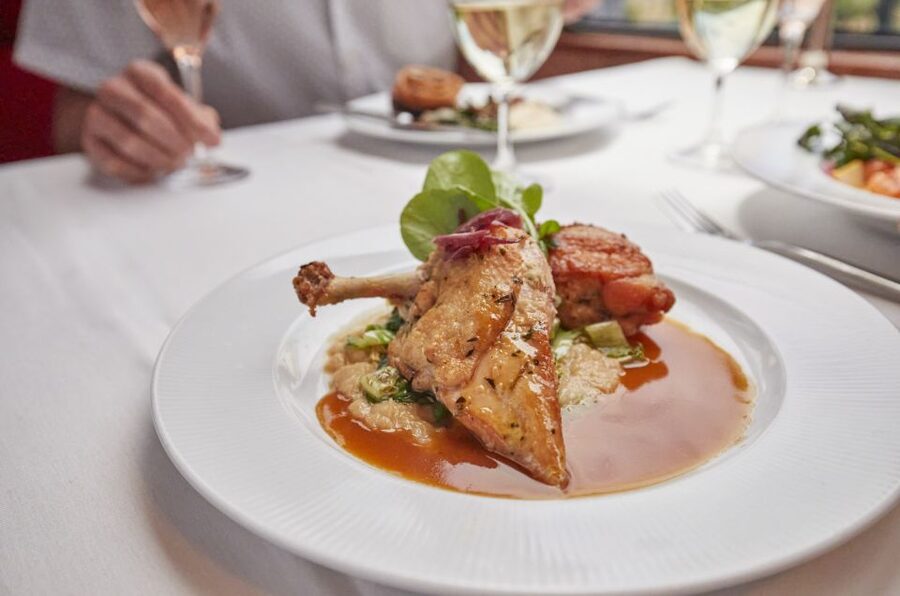 Napa Valley Wine Train: Gourmet Express Lunch or Dinner - What happens during the two to three hour ride