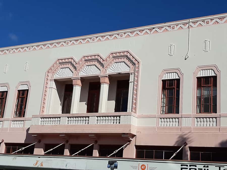 Napier: Art-Deco + Te Mata Peak+ Garden Walk + Wine Tasting - Meeting the van near Marine Parade
