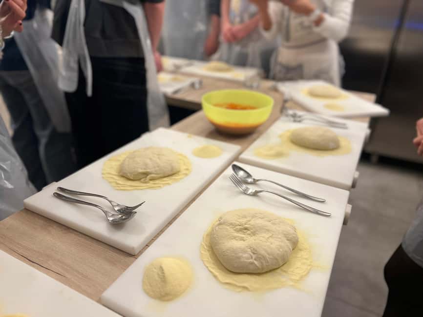 Naples: Pizza and tiramisu making class with unlimited wine - Arriving at Antica Pizzeria Chiaia