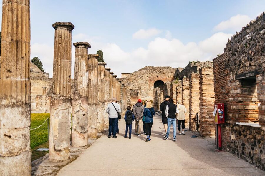 Naples: Pompeii and Mt. Vesuvius with Lunch and Wine Tasting - Final verdict: book it for variety and convenience