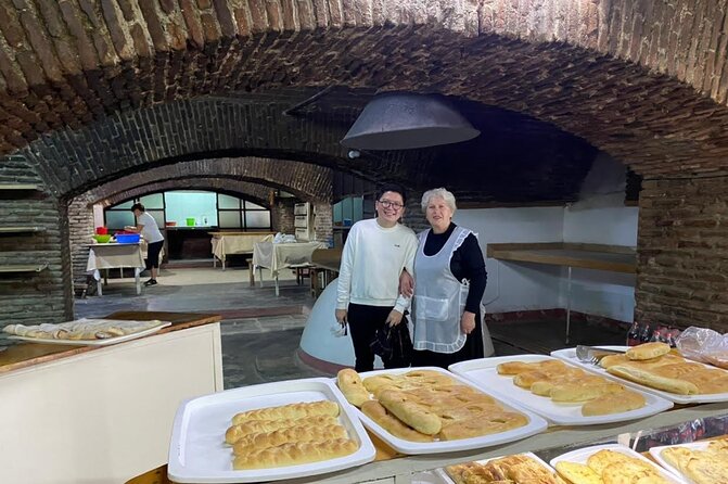 Old Tbilisi Highlights Walking Tour with Wine & 10 Tastings - Meeting the guide at the Berikaoba monument