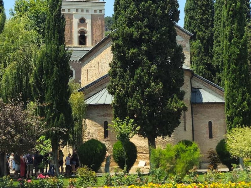 One-day tour in Kakheti with a guide and free wine tasting - The Gombori Pass makes the return journey scenic