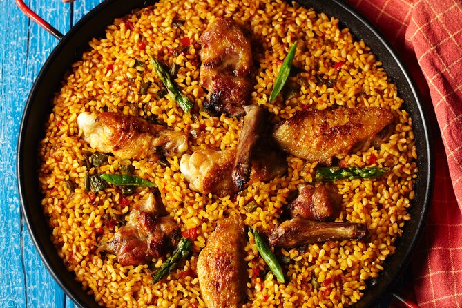 Paella Class & Bottomless Wine: Las Ramblas Views - A relaxed kitchen instead of a formal demonstration