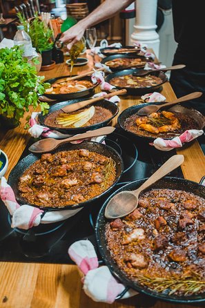 Paella Experience and Bottomless Wine in Barcelona - Unlimited wine changes the feel of the evening