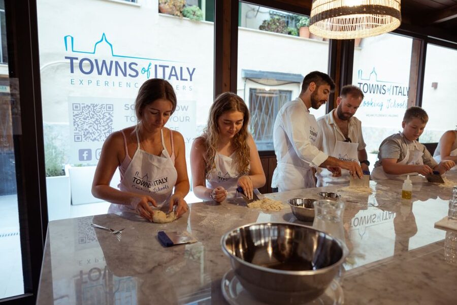 Palermo: Pizza and Gelato Cooking Class with Dinner and Wine - Key points at a glance