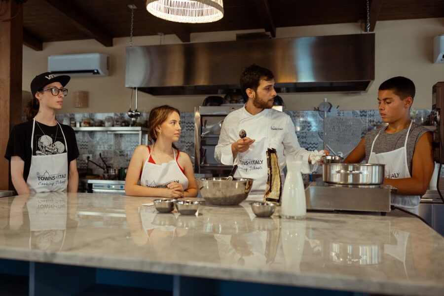 Palermo: Pizza and Gelato Cooking Class with Dinner and Wine - Stretching dough with a Palermo twist