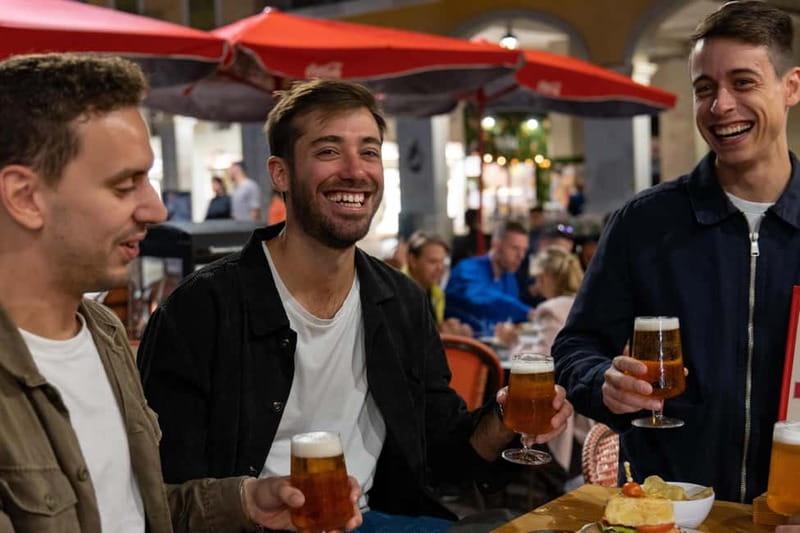 Palma de Mallorca: Gourmet Tapas and Wine Tour - Plaça Major and Plaça de Weyler: sightseeing between bites