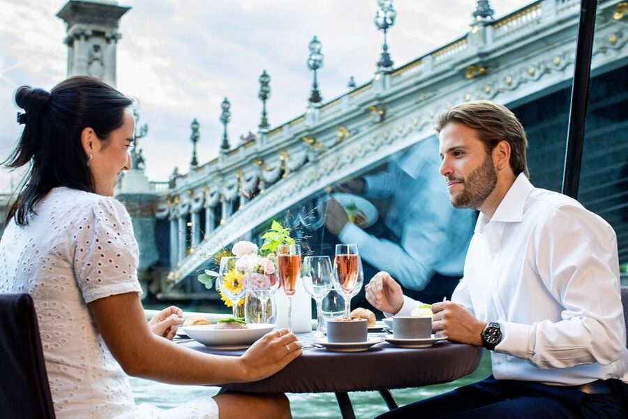 Paris: 3-Course-Dinner Cruise with Wine on the Seine River - From the Army Museum to Musée d’Orsay