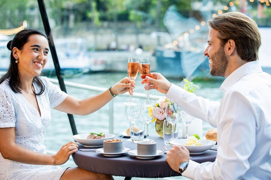Paris: 3-Course-Dinner Cruise with Wine on the Seine River - Why 75 minutes can be just right