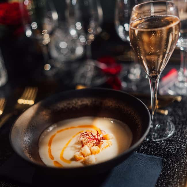 Paris: Bus Toqué Tour with 5-Course Dinner and Champagne - Small details that can make the evening better