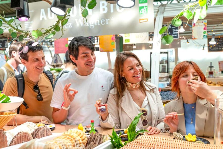 Paris: Champagne and Oysters Food Tour - A fresh crêpe closes the tasting trail