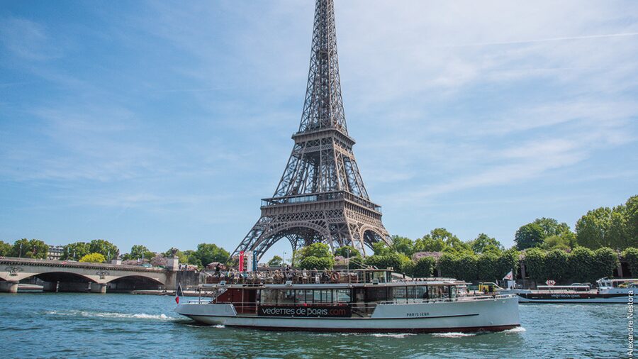 Paris: Champagne Tasting Cruise Departure from Eiffel Tower - Three pours, three Champagne styles