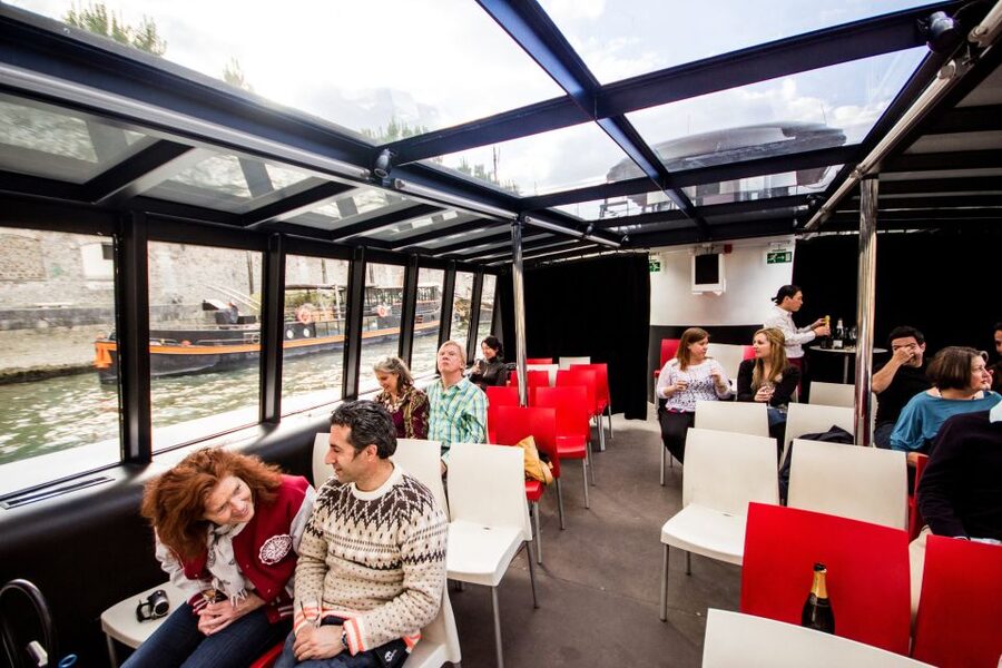 Paris: Champagne Tasting Cruise Departure from Eiffel Tower - Why the one-hour length works, and where it falls short
