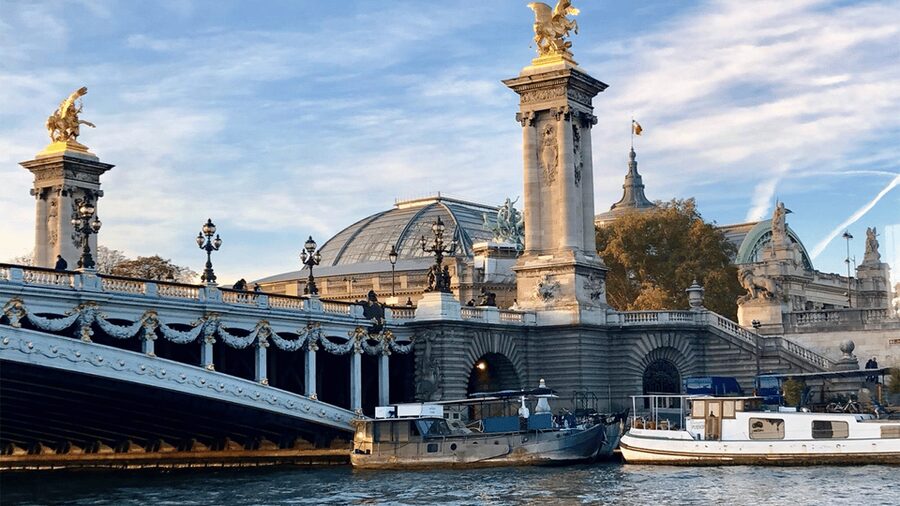 Paris: Champagne Tasting Cruise Departure from Eiffel Tower - Practical tips for a smooth evening