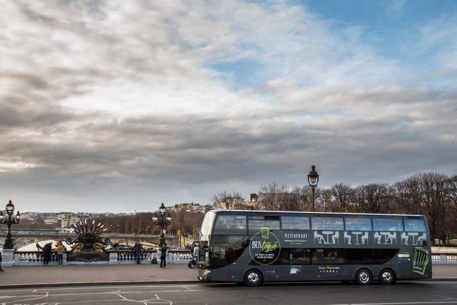 Paris: Champs Elysées Bus Toqué w/Lunch & Glass of Champagne - Following the Champs-Élysées toward Place de la Concorde