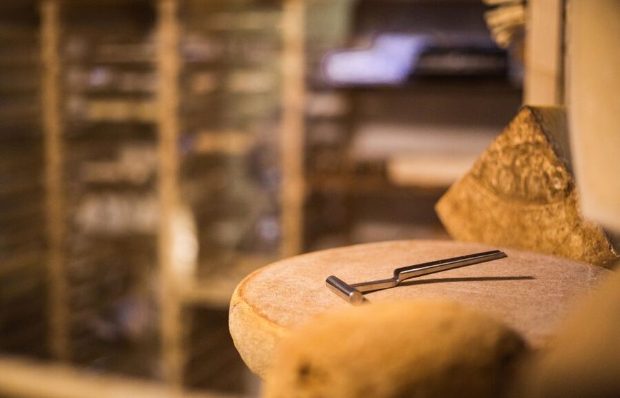 Paris: Cheese and Wine Class in a 17th Century Cellar - Key points to know before you book