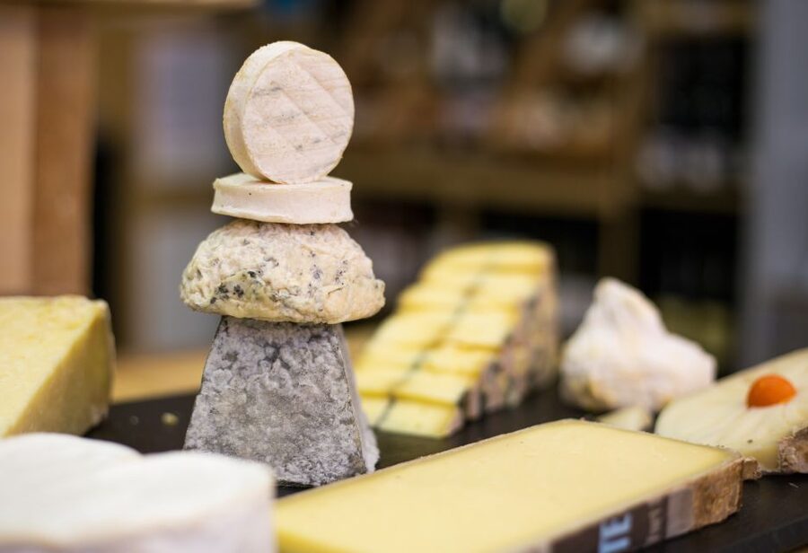 Paris: Cheese and Wine Class in a 17th Century Cellar - How the three wine pairings change the cheese