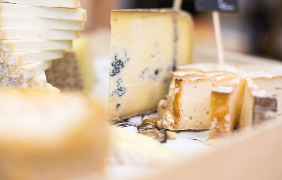 Paris: Cheese and Wine Class in a 17th Century Cellar - What the 90 minutes feel like