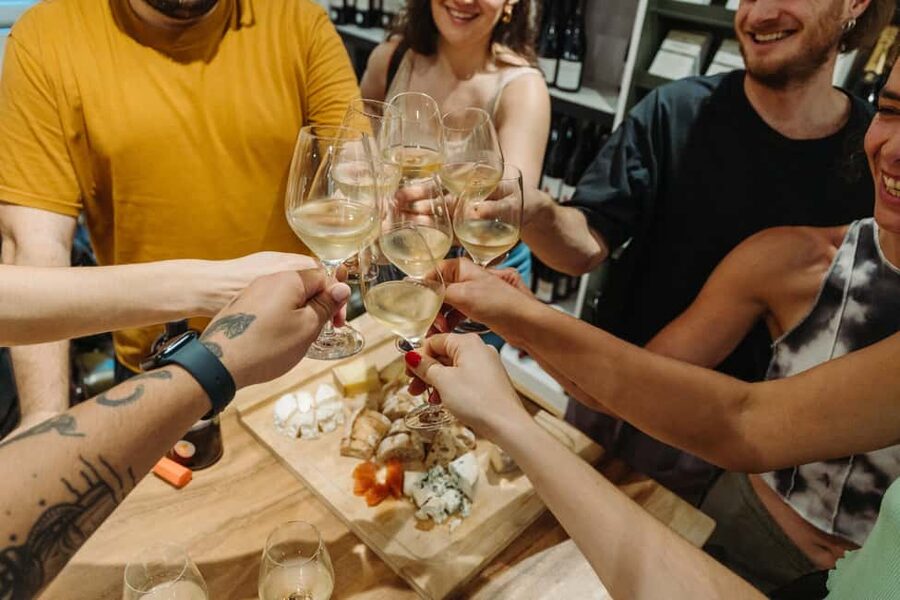 Paris Culinary Tour: 11 Tastings & 2 Wines in Le Marais - Why Le Marais makes a good food tour setting