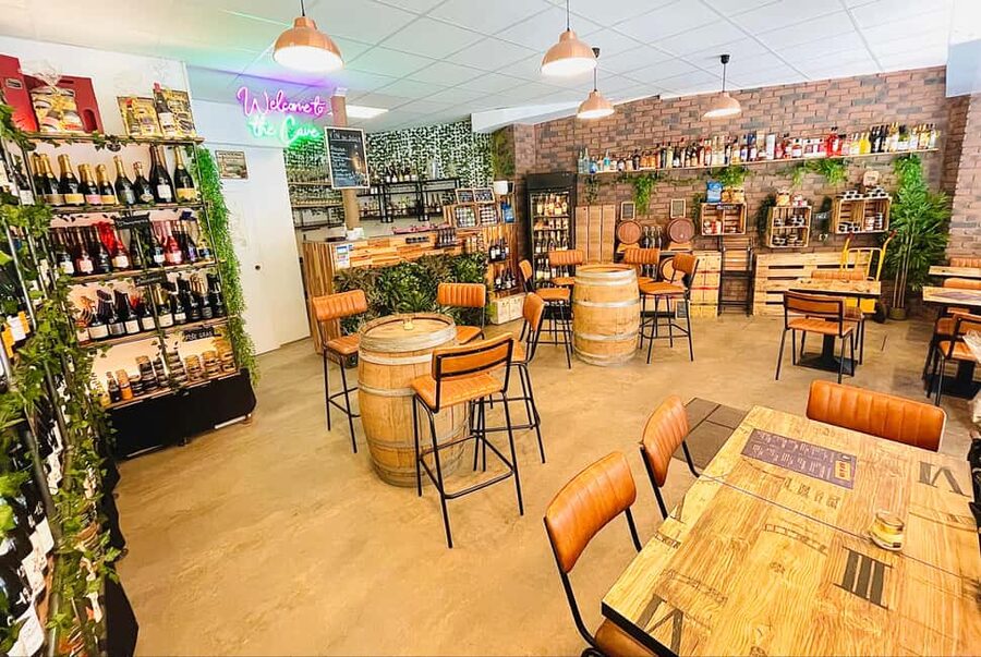 Paris: French wine tasting with cheeses and charcuterie - The sommelier is the real value