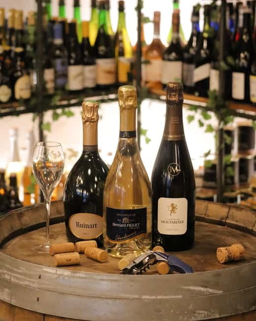 Paris: French wine tasting with cheeses and charcuterie - A compact one-hour plan