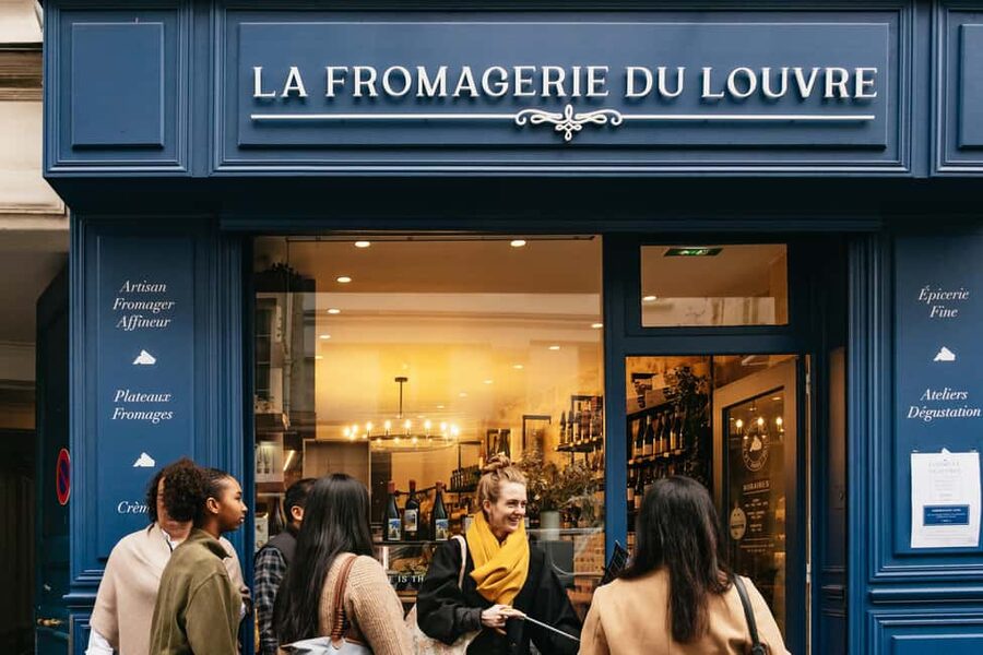 Paris: Gourmet Food Tour with Over 10 Tastings and Wine - How the Guides Shape the Experience