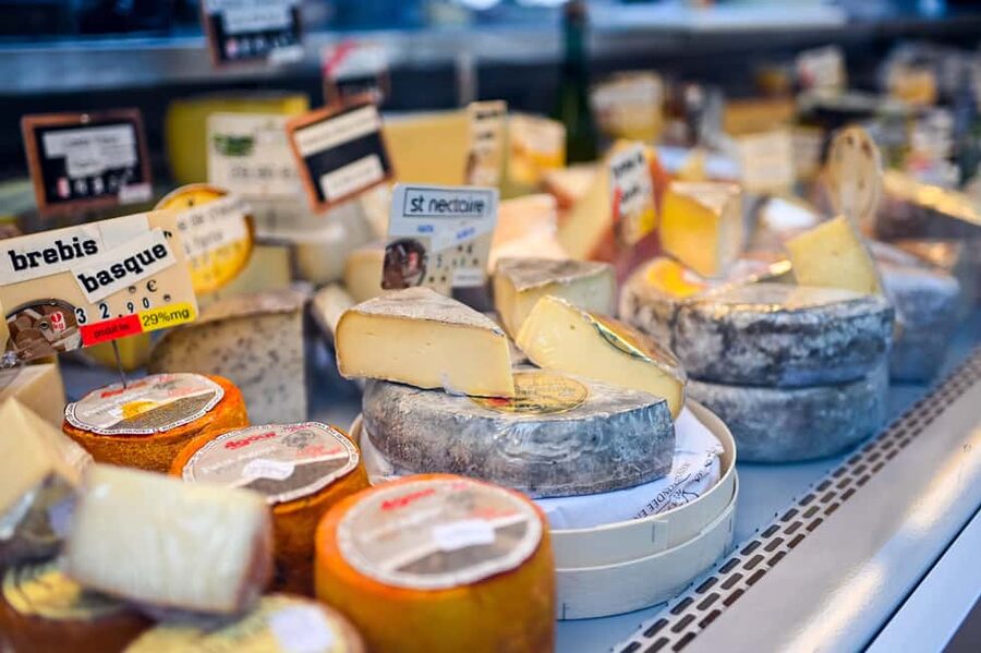 Paris: Le Marais District Food Tour with 10+ Tastings & Wine - Key things to know before booking