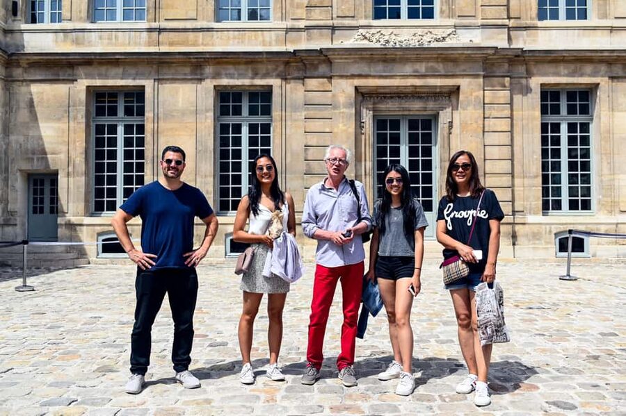 Paris: Le Marais District Food Tour with 10+ Tastings & Wine - What the guiding adds to the food