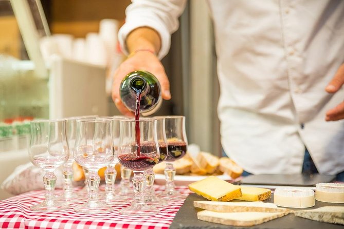 Paris Le Marais District Original Food and Wine Tasting Tour - Eight to ten stops, with a French food sampler