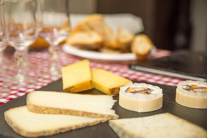Paris Le Marais District Original Food and Wine Tasting Tour - What the guides add to the experience