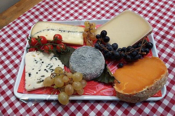 Paris Le Marais Food Tour With 10+ Tastings, Cheese, Wine & More - Why Le Marais makes such a good food tour setting