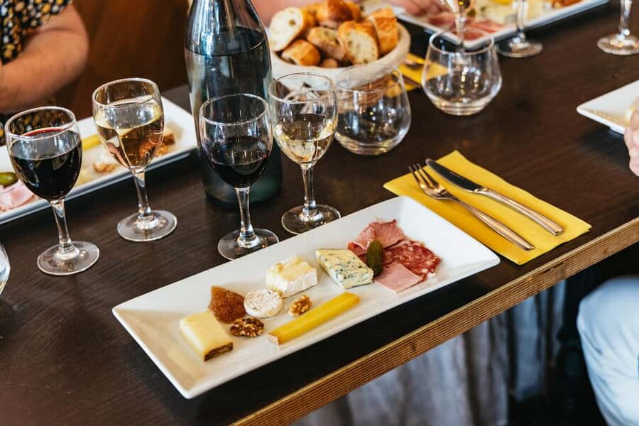 Paris: Montmartre Cheese, Wine & Pastry Guided Walking Tour - Pastries, chocolate, and the French sweet tooth