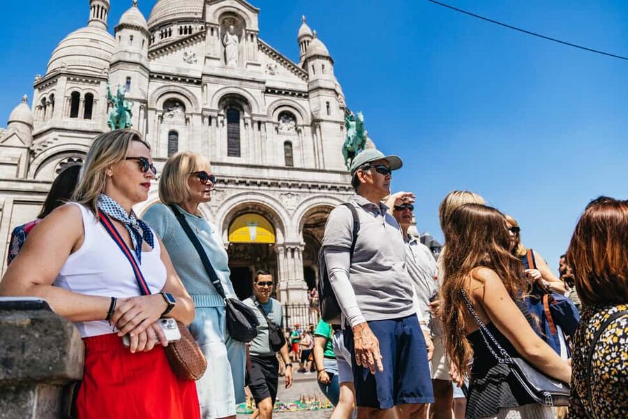 Paris: Montmartre Cheese, Wine & Pastry Guided Walking Tour - The guide can make or break the afternoon