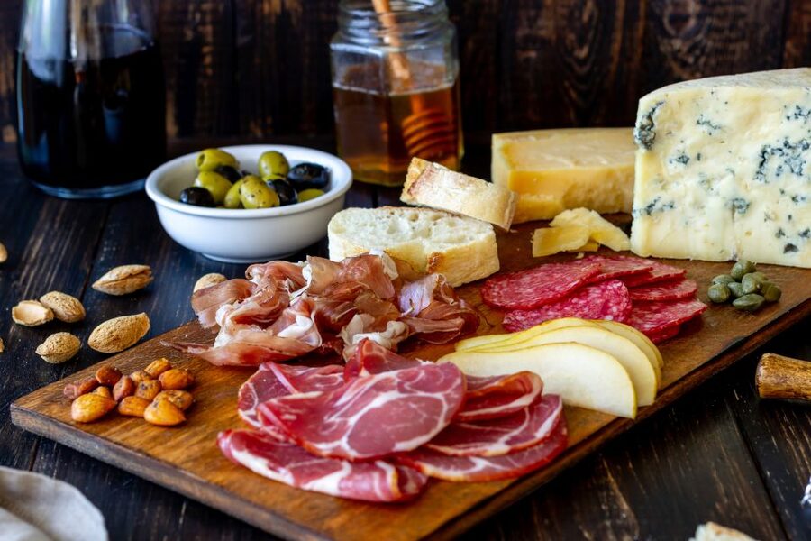 Paris: Private Food and Wine Tour in Le Marais - Le Sancerre: beginning with French staples