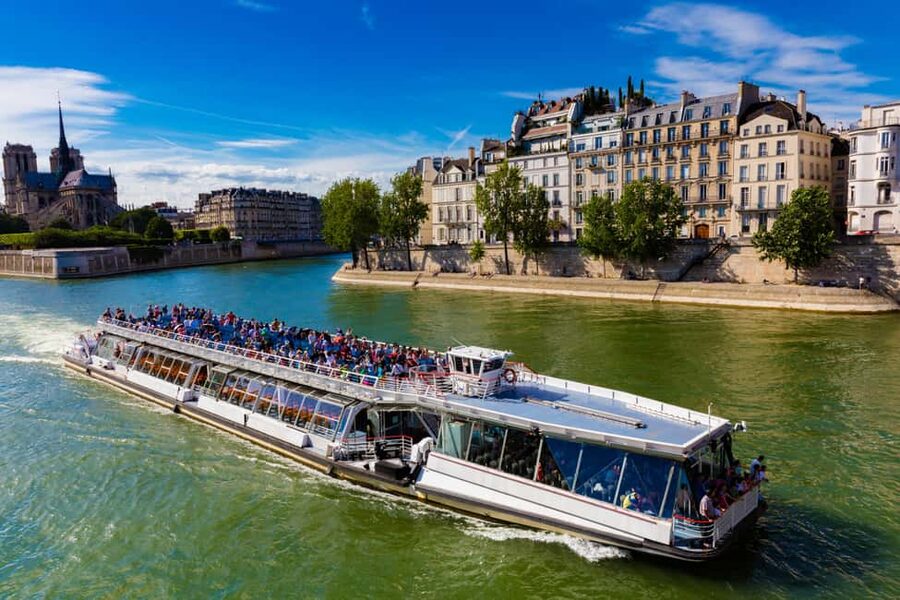 Paris : Scenic Cruise on the Seine River with Champagne - Why a Seine cruise works so well in Paris